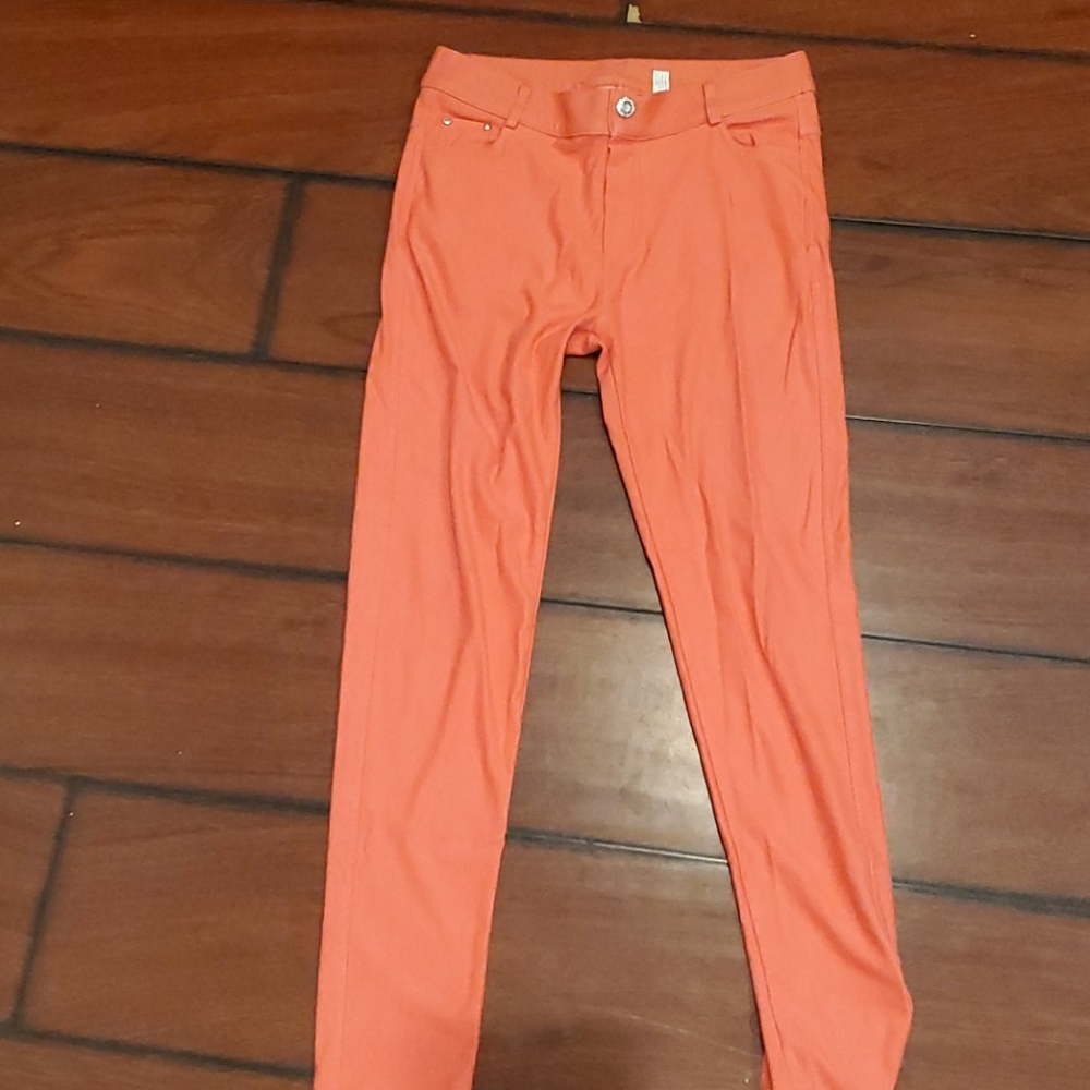 Coral slip on jeggings.